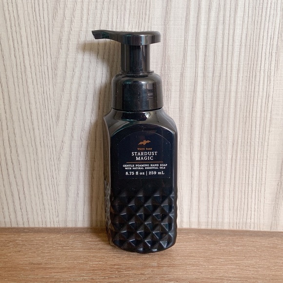 Bath and Body Works Magic Dream Hand Soap - Picture 5 of 7